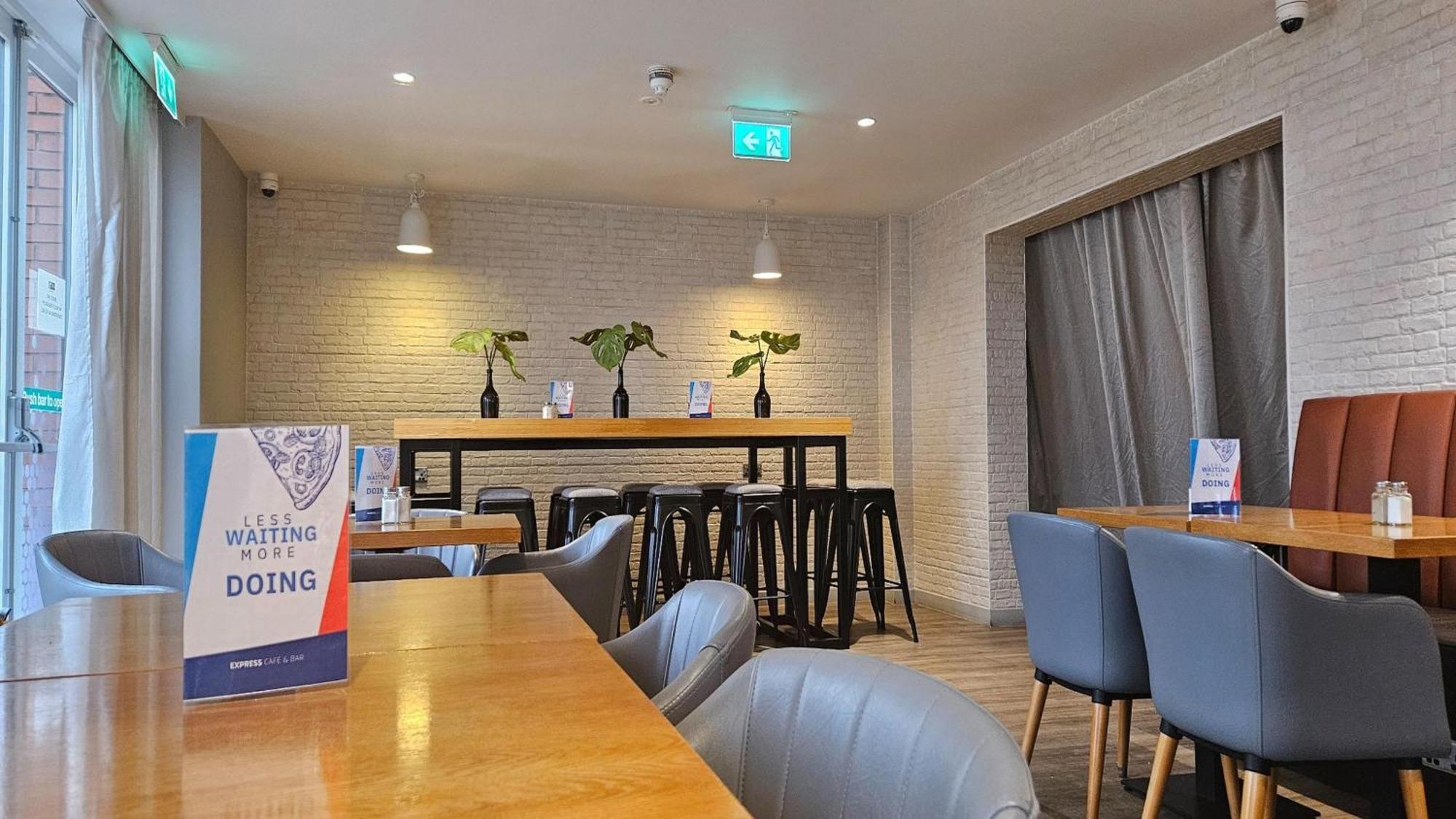 Holiday Inn Express - Wigan By Ihg Luaran gambar